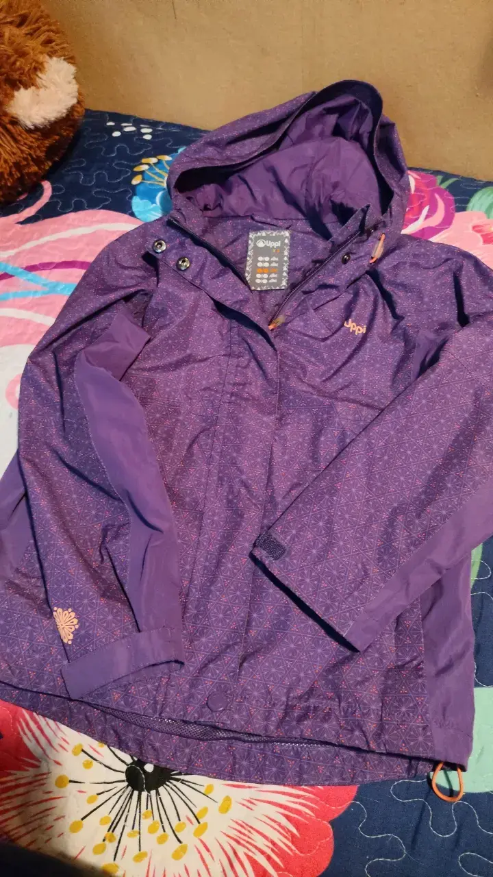 Chaqueta impermeable morada lippi