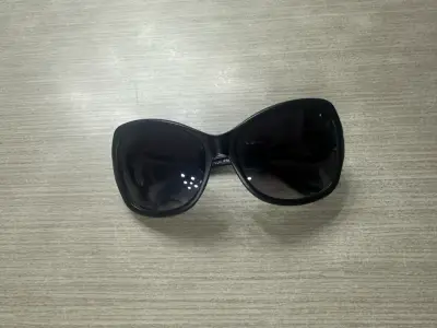 Gafas de sol negras estilo oversized - miniatura 1