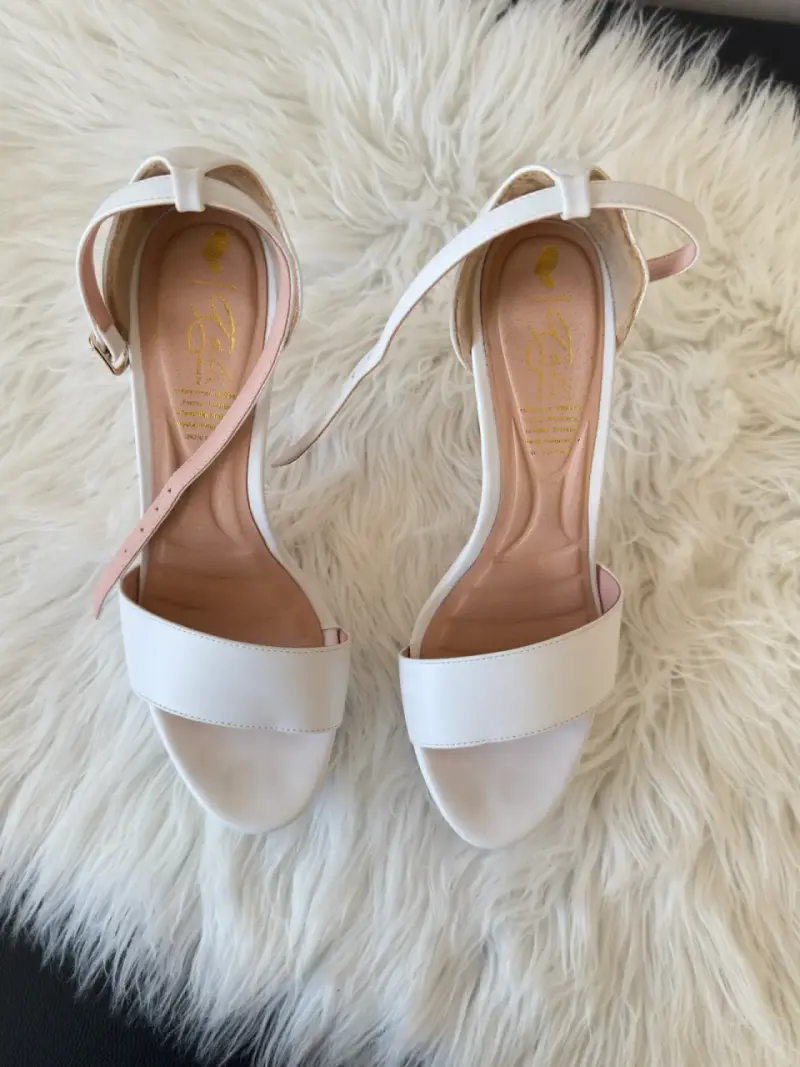 Tacones altos blancos elegantes - 2