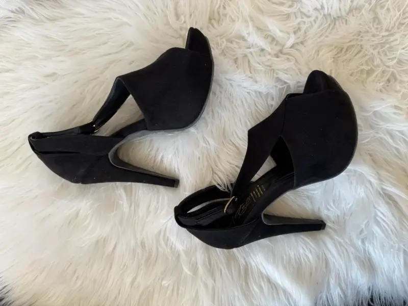 Tacones negros de gamuza con plataforma - 1
