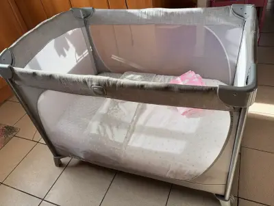 Cuna corral portátil gris para bebé con colchón - miniatura 1