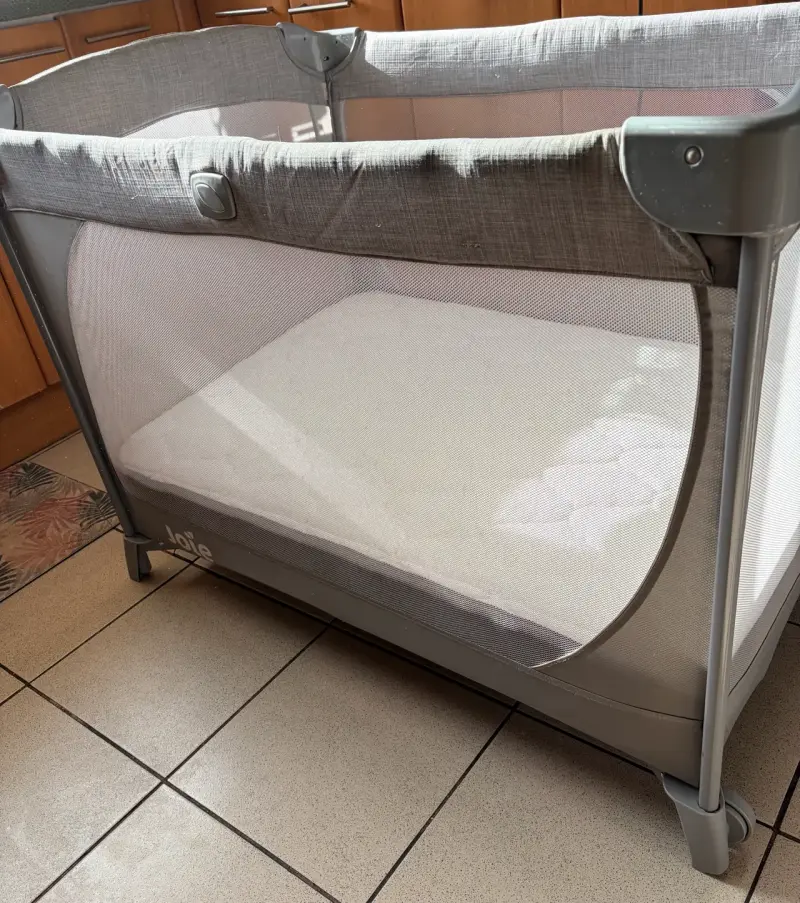 Cuna corral portátil gris para bebé con colchón - 3