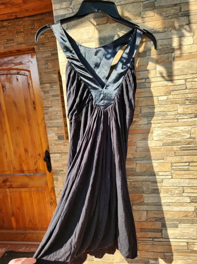 Vestido negro elegante sin mangas - 1