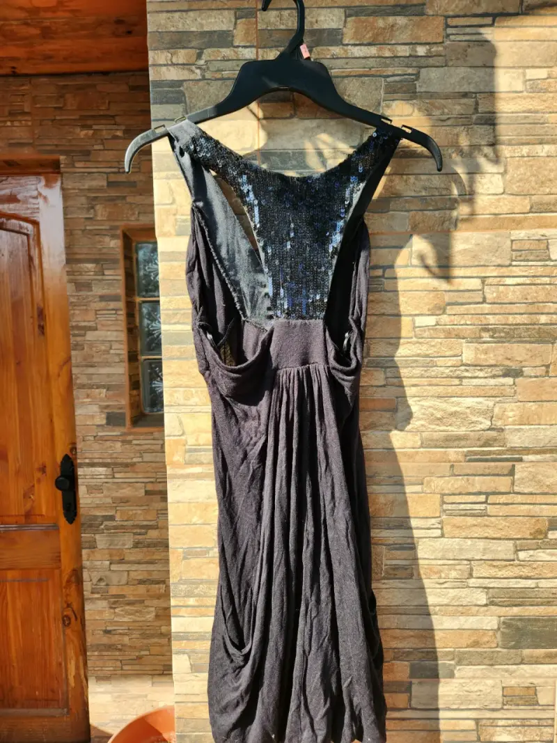 Vestido negro elegante sin mangas - 2