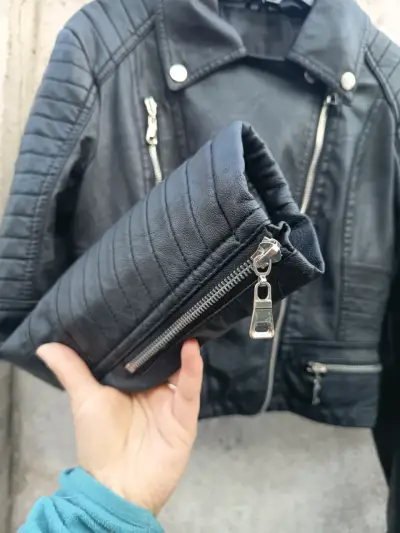Chaqueta de cuero negra estilo biker - miniatura 2