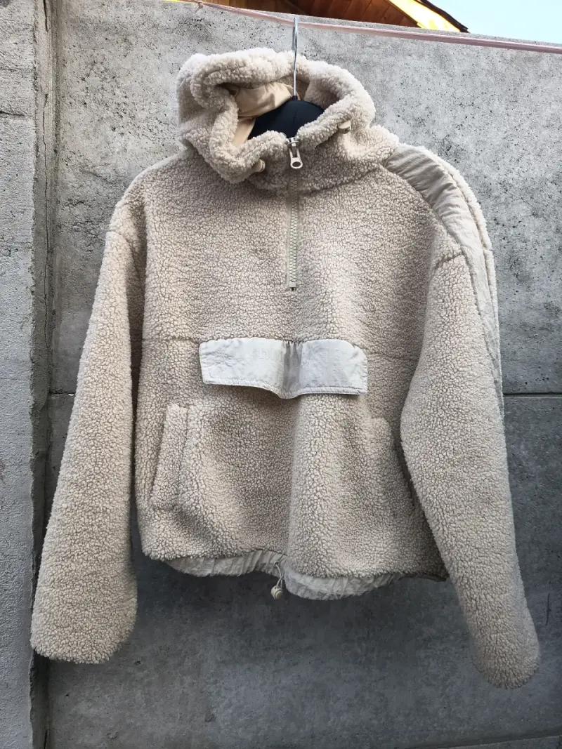 Polerón de lana beige con capucha - 1