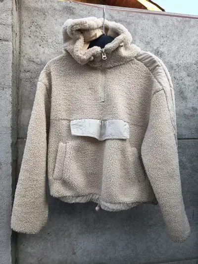 Polerón de lana beige con capucha - miniatura 1