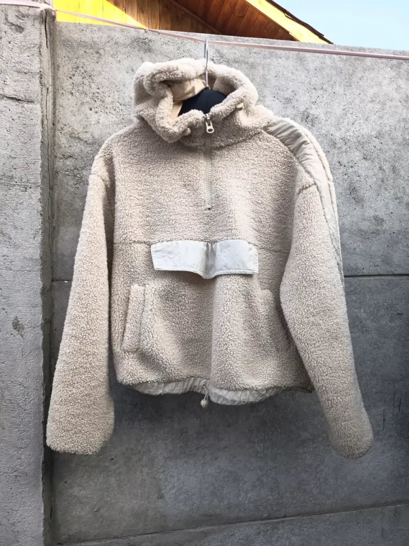Polerón de lana beige con capucha - 3