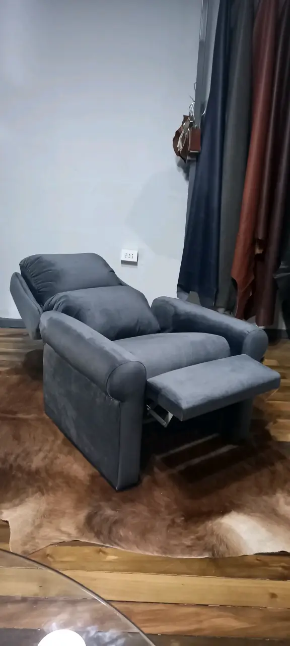 Sillón reclinable gris moderno y cómodo - 4