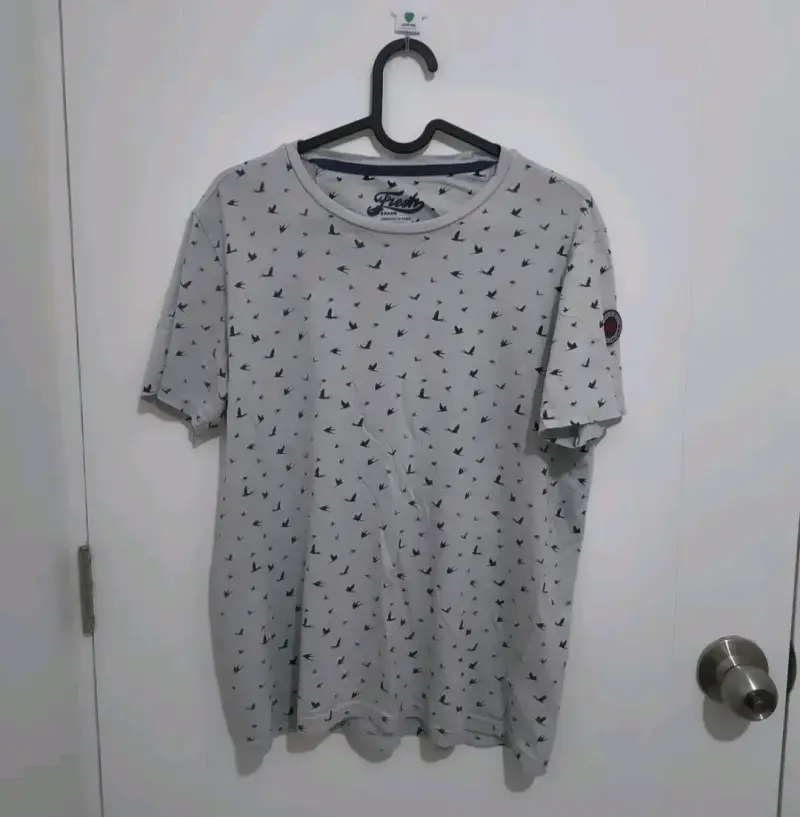 Polera gris con patrón de aves Fresh - 3