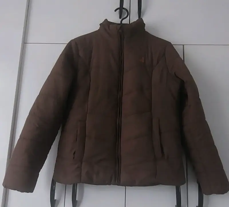 Chaqueta de dama talla M con gorro escondido. - 1