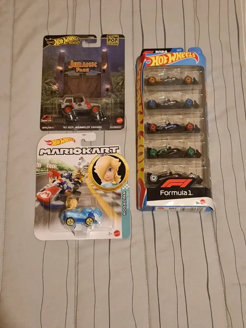 Set de autos Hot Wheels Jurassic Park y Mario Kart - 2