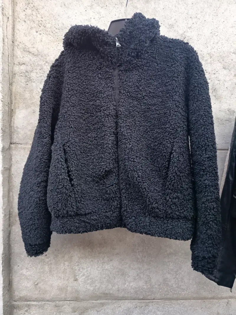 Chaqueta de lana negra con capucha - 2