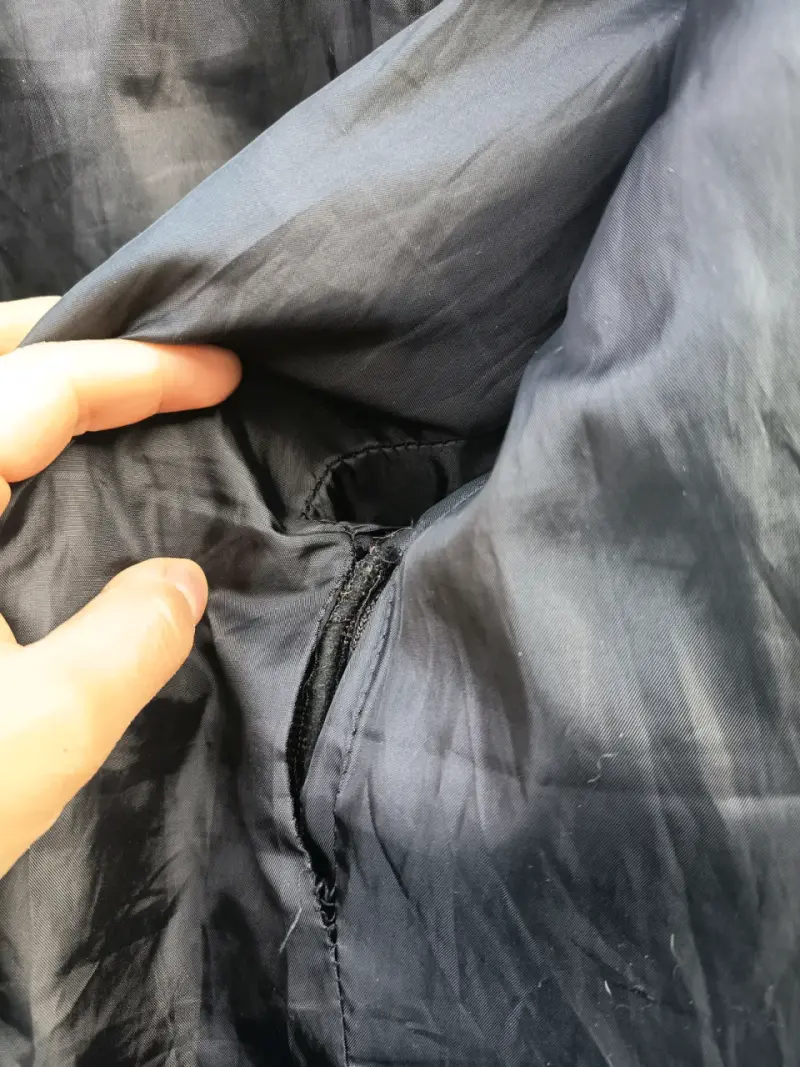 Chaqueta de lana negra con capucha - 3