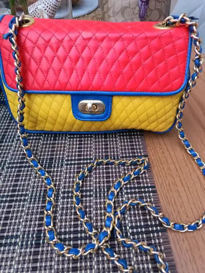Cartera multicolor rojo  amarillo verde y azul - miniatura 1