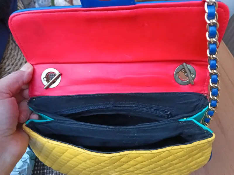 Cartera multicolor rojo amarillo verde y azul - 4