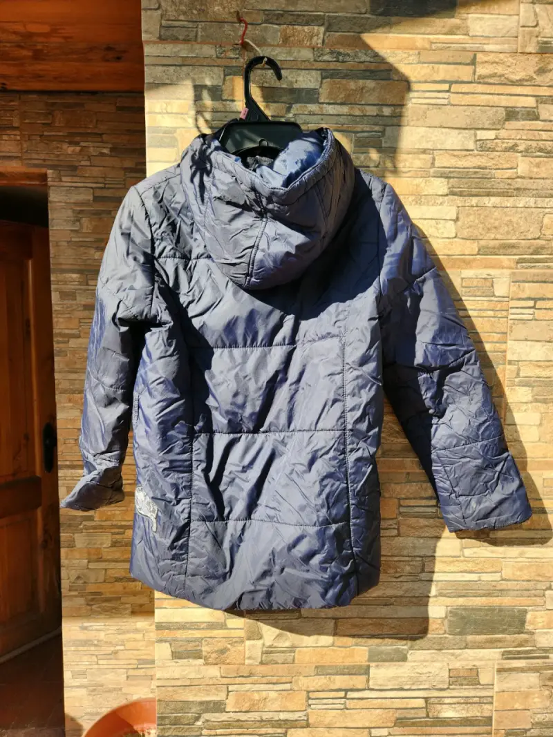 Chaqueta acolchada azul con capucha - 2