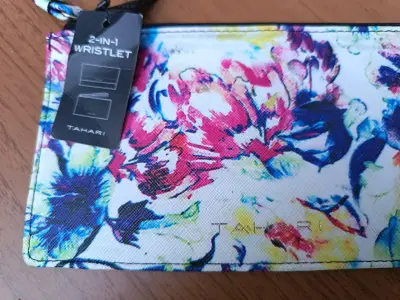 Estuche. Monedero Tahari  con diseño floral - miniatura 1