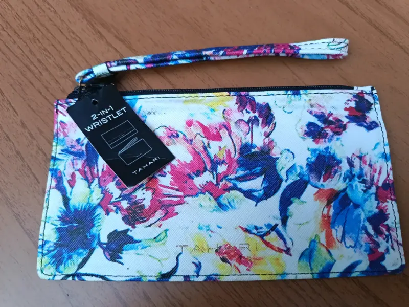 Estuche. Monedero Tahari con diseño floral - 6