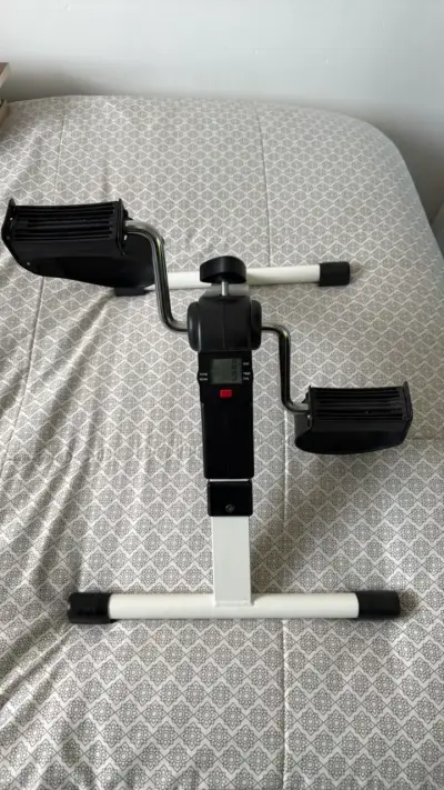 Pedalera de ejercicio con pantalla LCD - miniatura 1