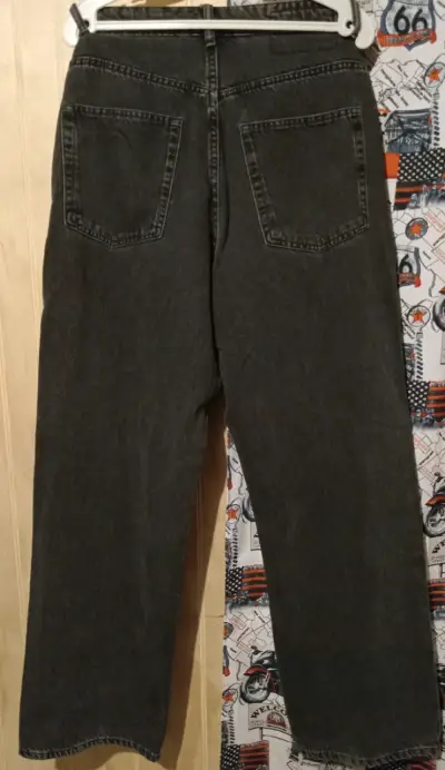 Jeans negros de mezclilla para hombre - miniatura 1