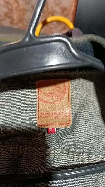 Chaqueta de mezclilla azul desgastada - miniatura 4