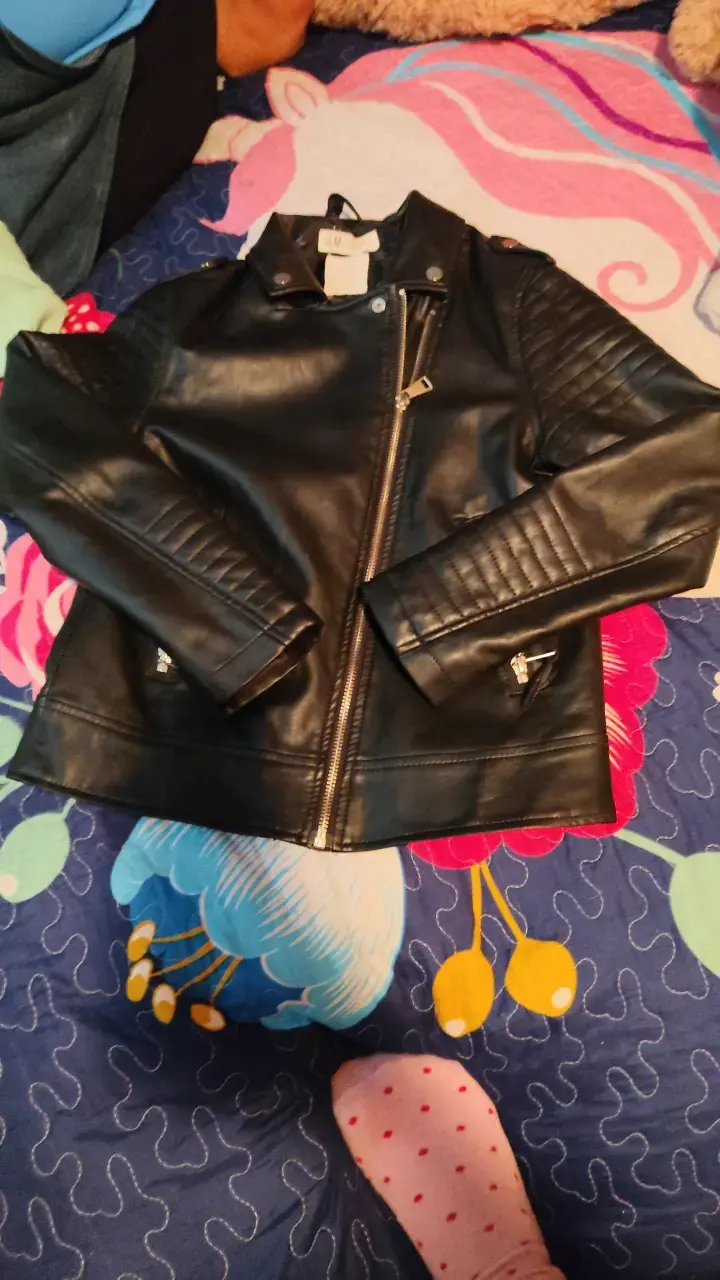 Chaqueta de cuero negra para niña