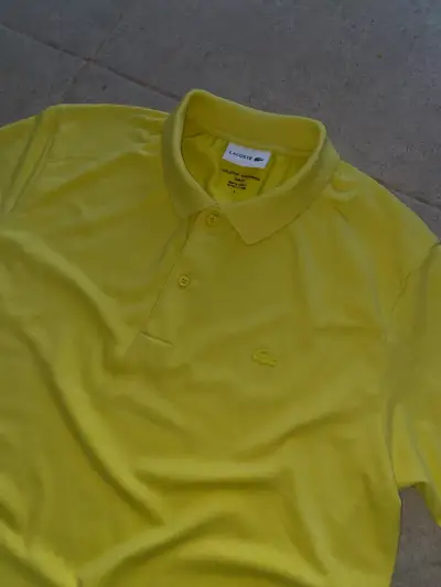 Polera polo Lacoste amarilla para hombre - miniatura 3