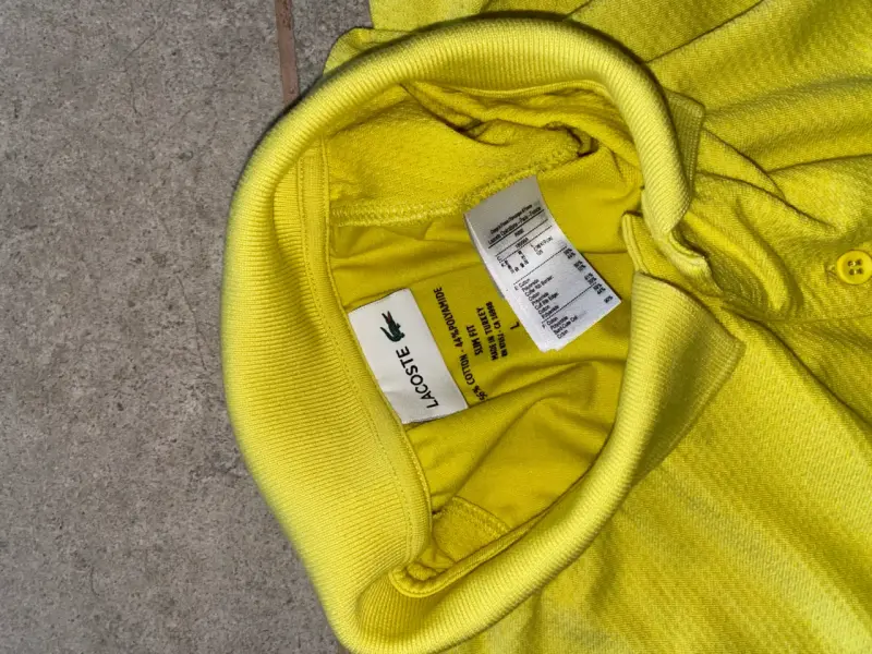 Polera polo Lacoste amarilla para hombre - 4