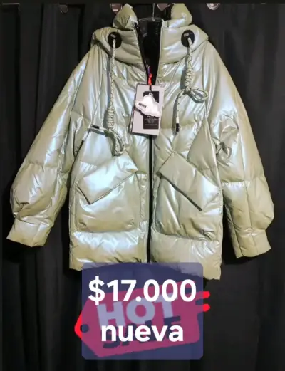 Chaqueta acolchada verde con capucha nueva - miniatura 1