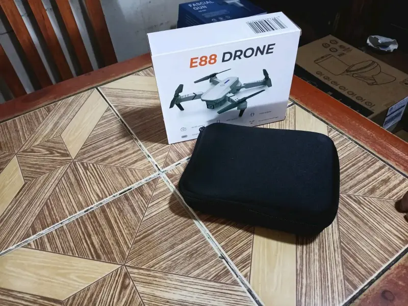 Drone E88 con cámara 4K y control APP - 3
