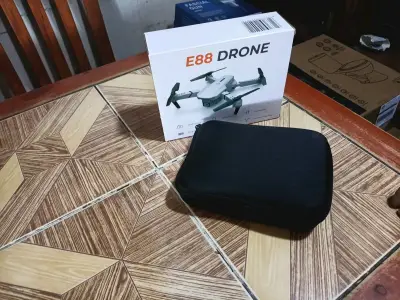 Drone E88 con cámara 4K y control APP - miniatura 3