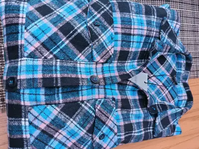 Camisa de franela a cuadros azul y rosa - miniatura 4