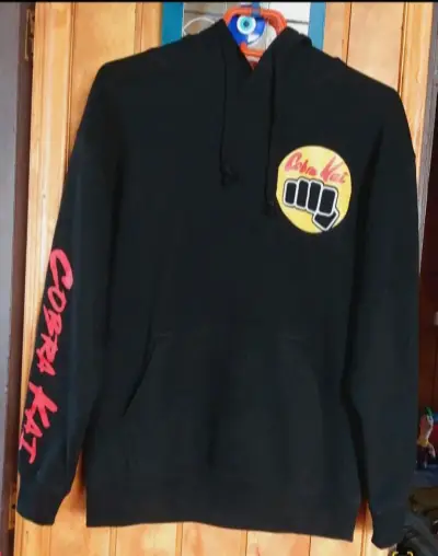 Polerón negro  Cobra Kai con capucha talla S - miniatura 1