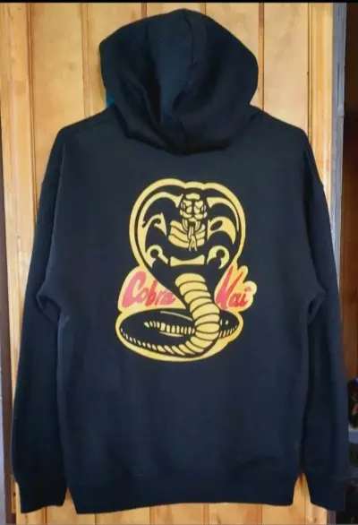 Polerón negro  Cobra Kai con capucha talla S - miniatura 2
