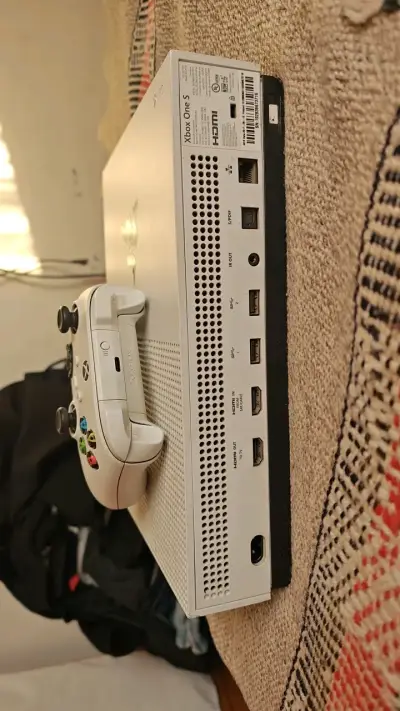 Consola Xbox One S con control blanco - miniatura 2
