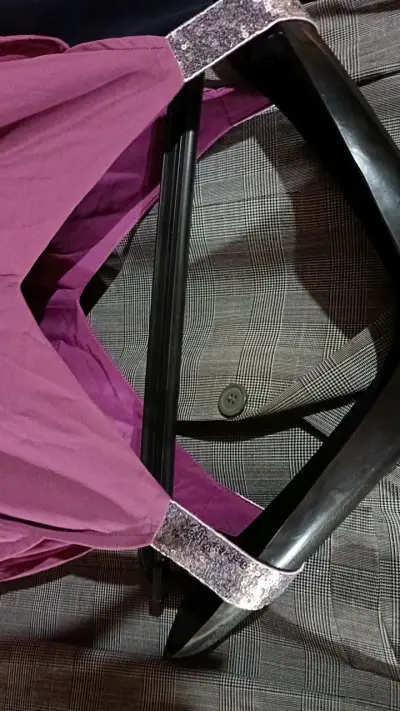 Vestido morada con hombros descubiertos - miniatura 3