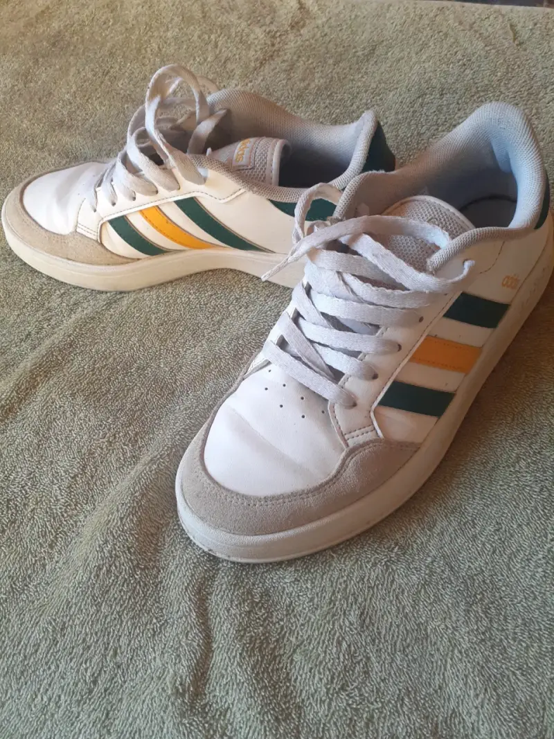 Zapatillas deportivas blancas con rayas Adidas - 1