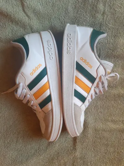 Zapatillas deportivas blancas con rayas Adidas - miniatura 2