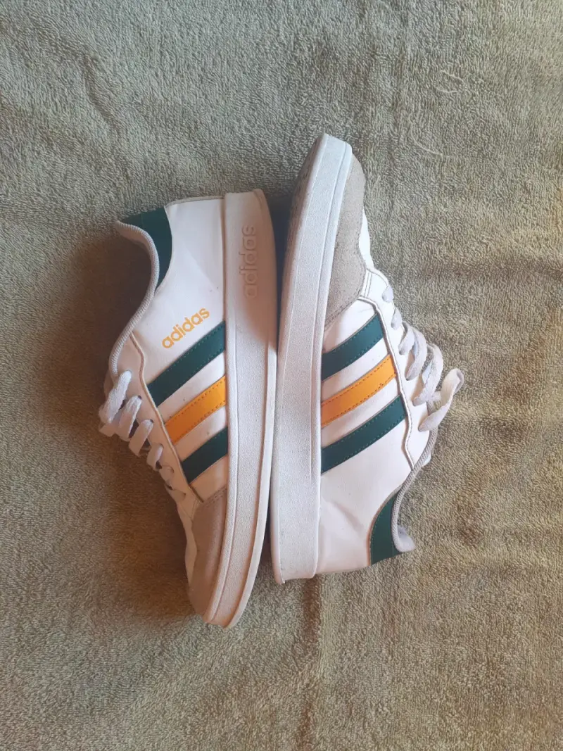 Zapatillas deportivas blancas con rayas Adidas - 4