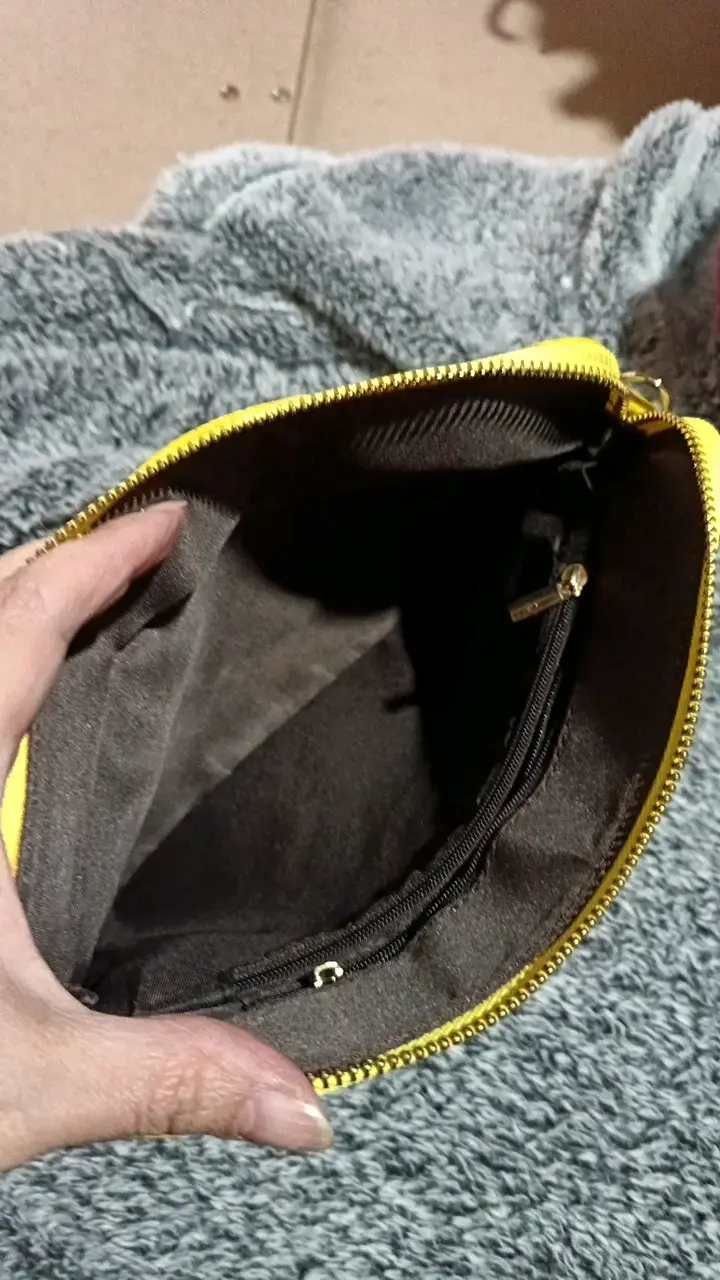 Clutch amarillo de cuero sintético con textura - 3