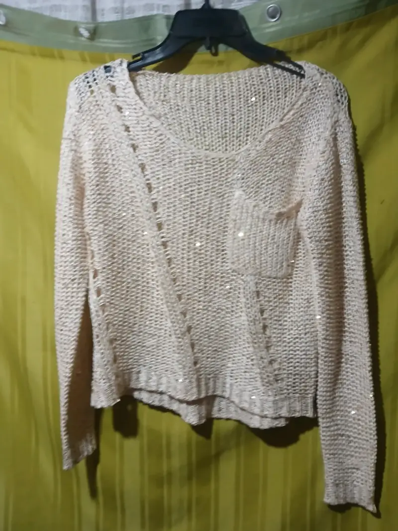 Suéter tejido beige con lentejuelas