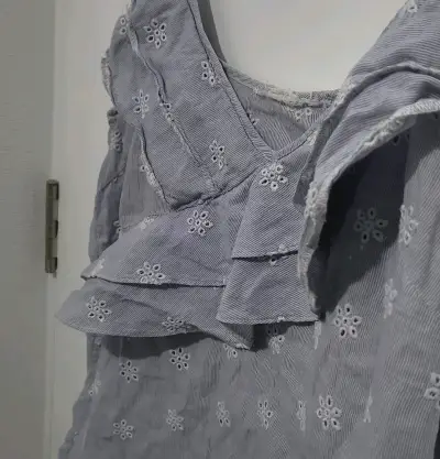 Blusa de tirantes a rayas con bordado floral - miniatura 1