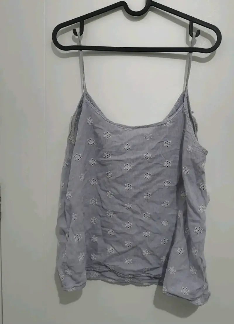 Blusa de tirantes a rayas con bordado floral - 3