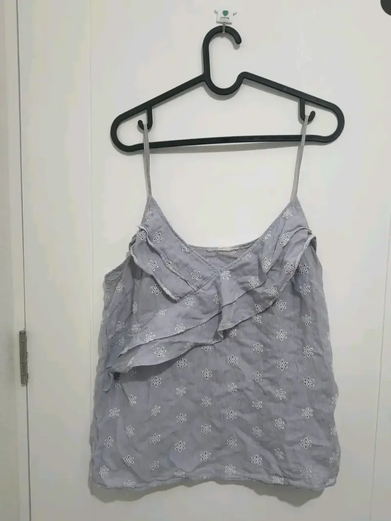 Blusa de tirantes a rayas con bordado floral - 4