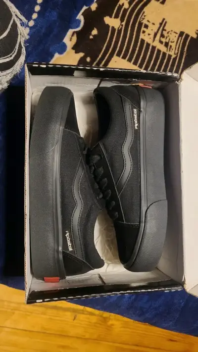 Zapatillas negras de lona Apostol - miniatura 1