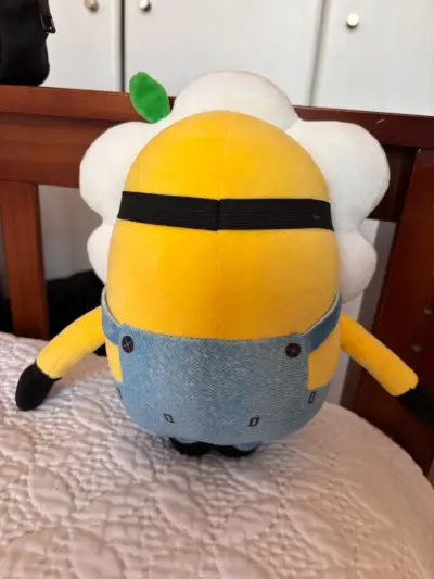 Peluche Minion disfrazado de flor - miniatura 2