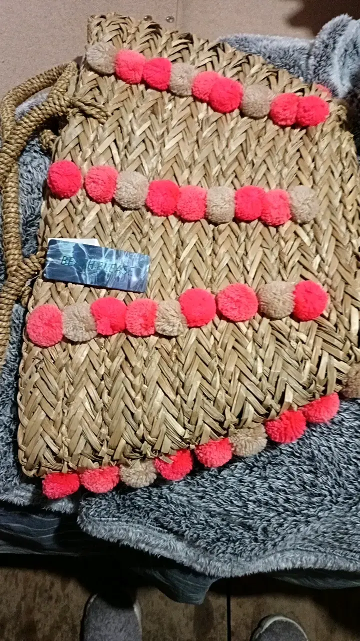 Bolso de paja con pompones coloridos - 1