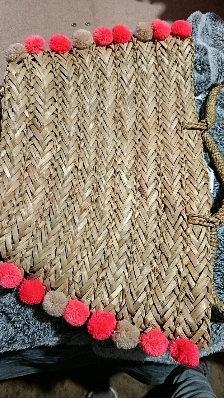 Bolso de paja con pompones coloridos - 2