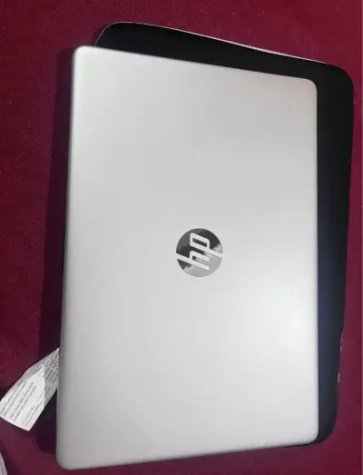 Laptop HP 15 con procesador Ryzen 5 - miniatura 2